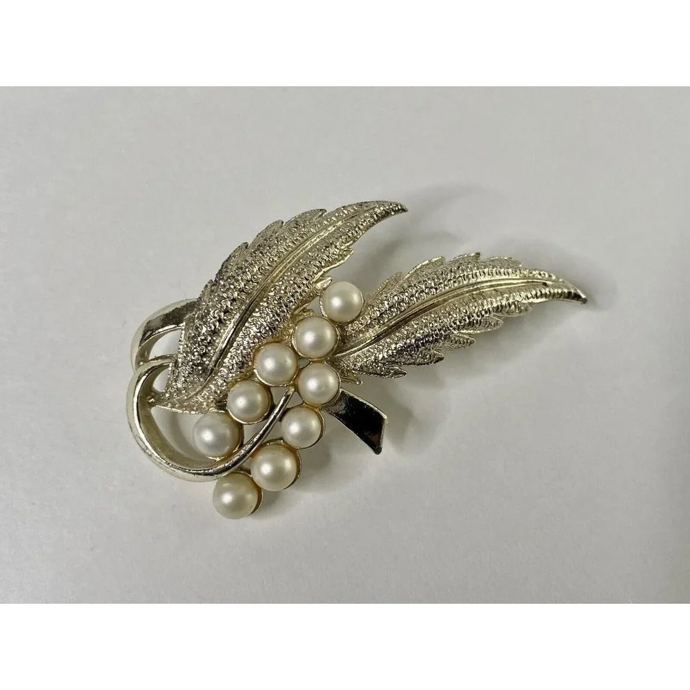Coro Signed Brooch Silver‎ Tone Leaf Faux Pearl Pin